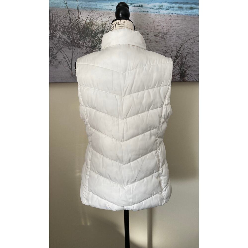 Gap white fitted zipper/snap quilted puffer spring vest with pockets, size M - Picture 4 of 10